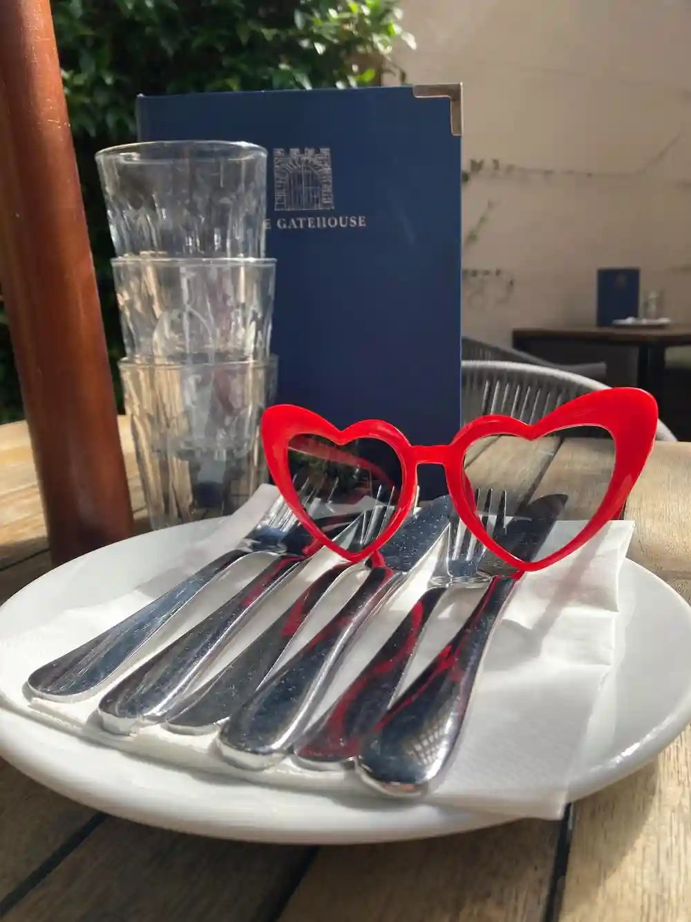 Last few weeks of alfresco dining. Make the most of our gorgeous courtyard. @urbanpubsandbars #urbanpubsandbars #highgatevillage #alfrescolunch #publunch #sundaylove❤️