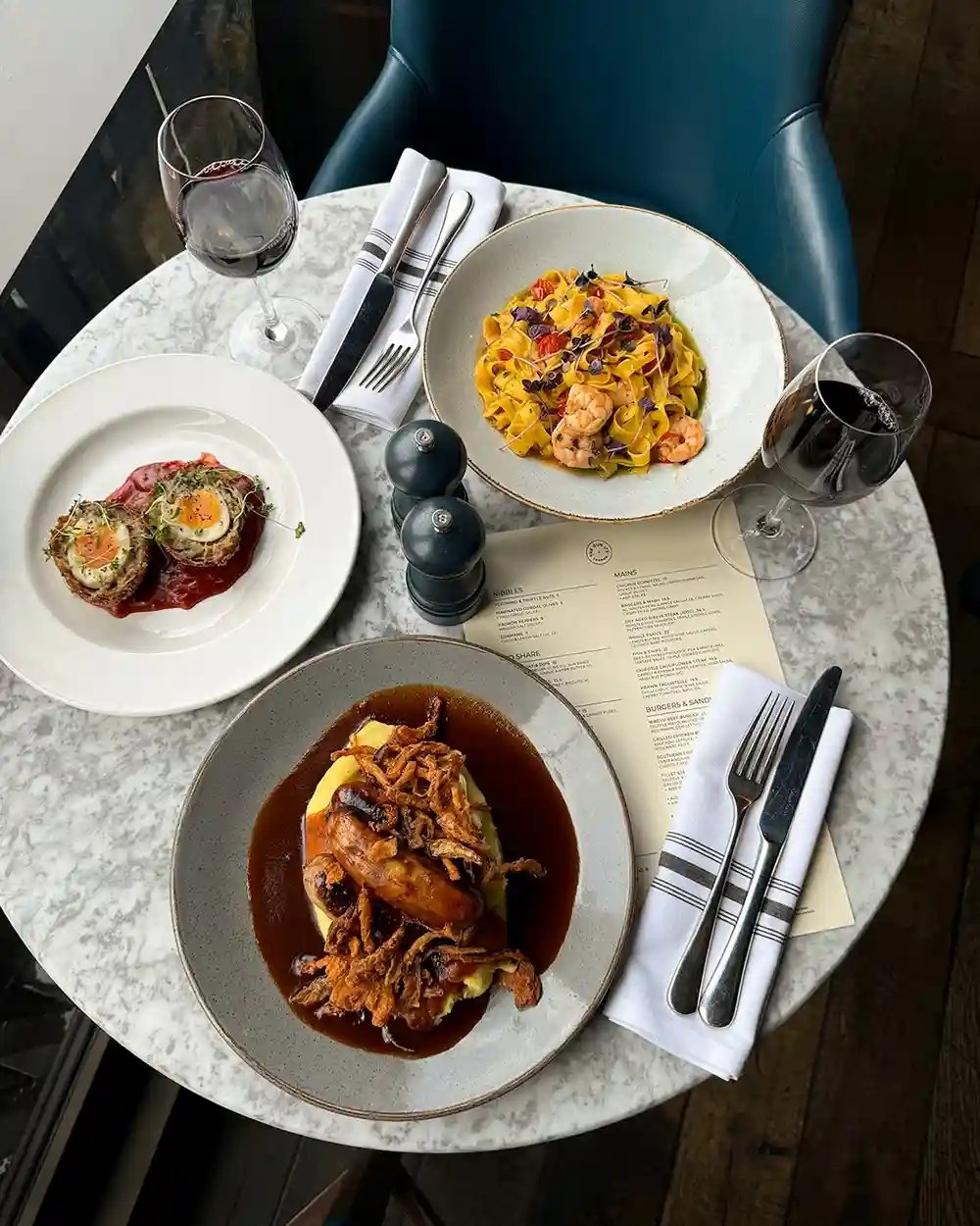 Saturday lunch service at The Gun 🍽️

Swipe for a little BTS 👀
