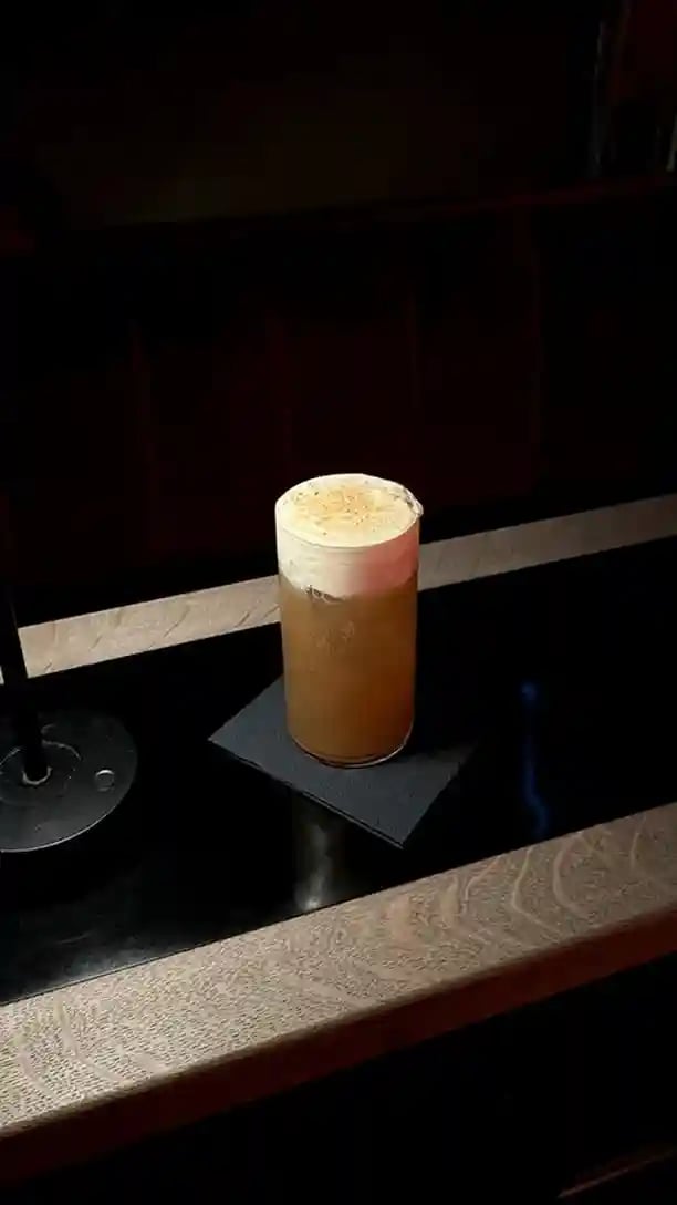 Meet Apple Pie - one of our limited-edition cocktails for @londoncocktailweekofficial 🍎 Just how Nannie used to make them, only boozy 😉
_

✨INGREDIENTS

Biscoff-Redbreast 
Buffalo Trace
Apple Juice
Barley Tea
Sweetened Double Cream
_

Here for a good time, not a long time - swing by for a taste!